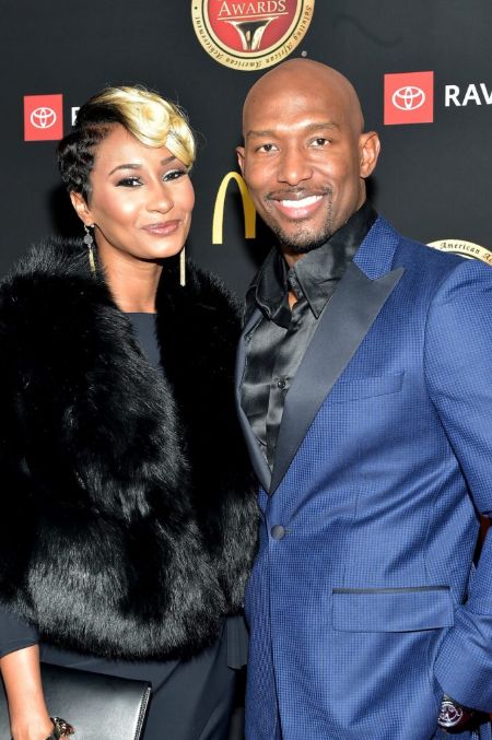 After Melody Holt split with her ex-husband Martell Holt, she is not in any relationship.